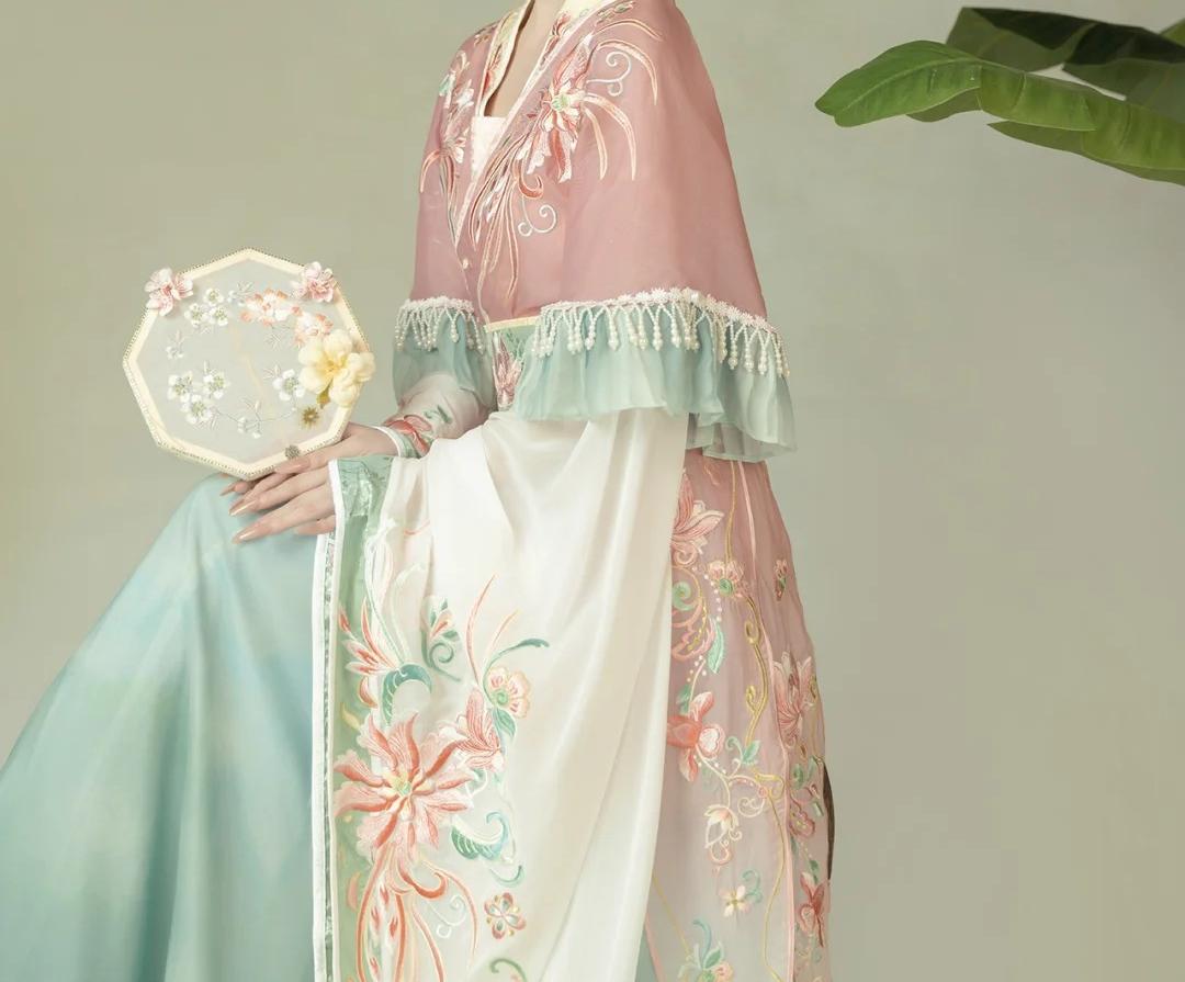 Handmade DIY: From Cutting to Embroidery