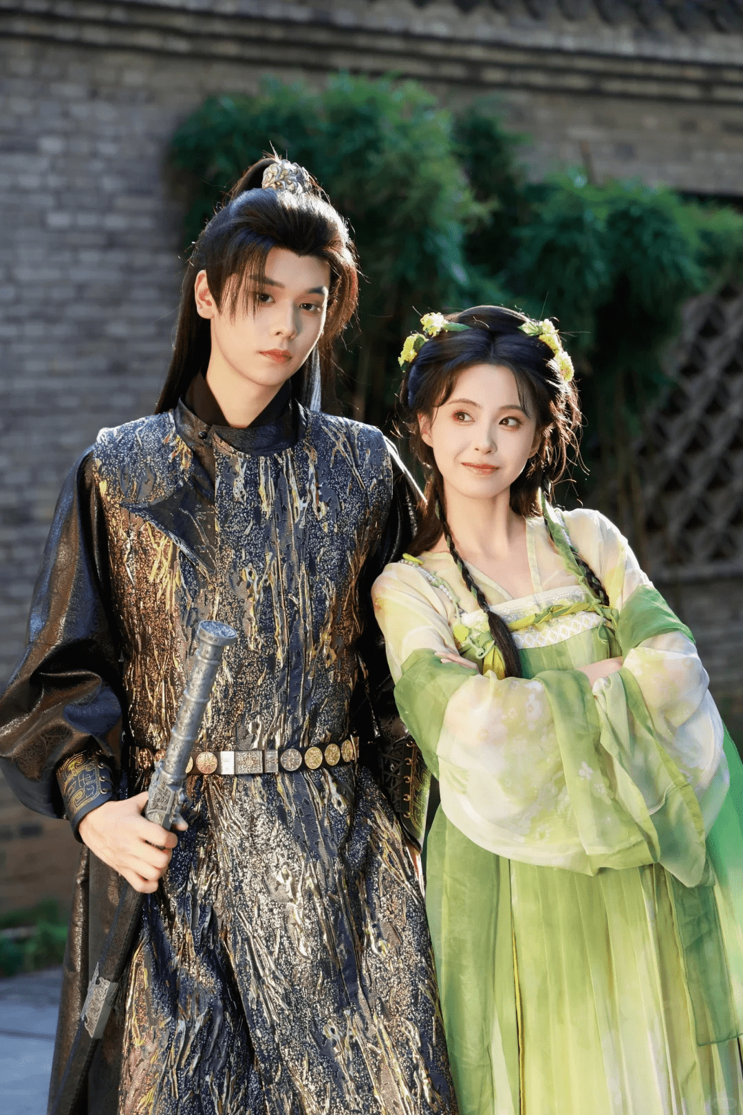 Women and men wearing hanfu